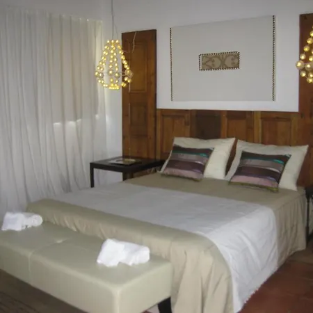 بيت ضيافة Encosta Das Freiras 4*